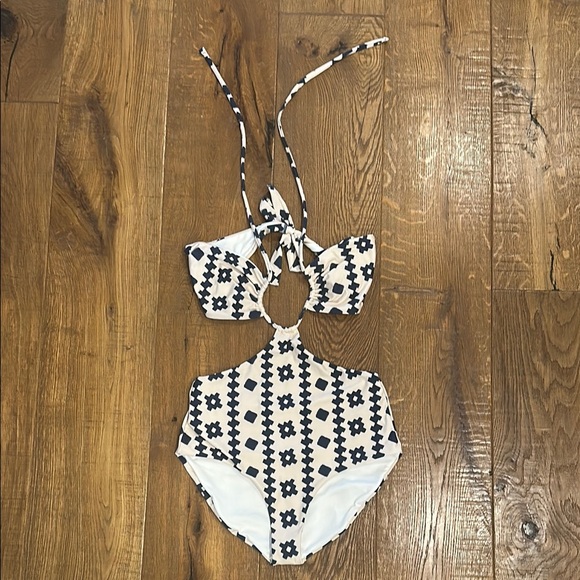 Encantadore Cut-Out Swimsuit Anthropologie M - Picture 5 of 9